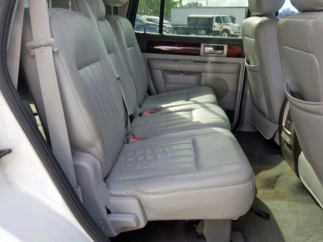 5LMFU27R74LJ22799 - 2004 LINCOLN NAVIGATOR 白色 照片 6