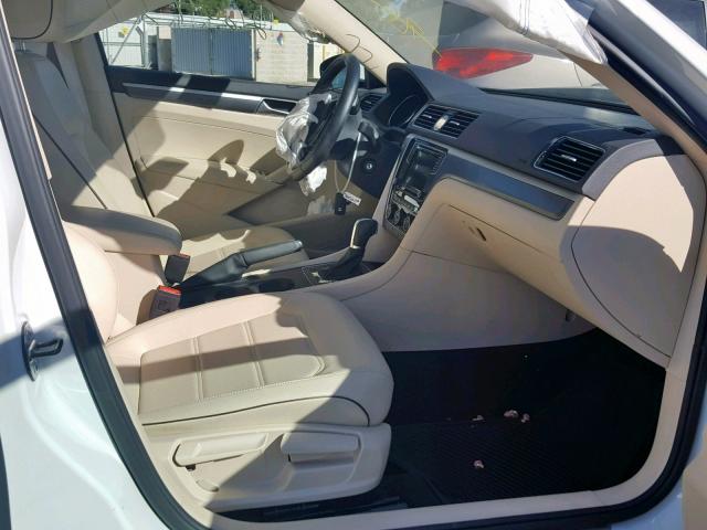 1VWDT7A33HC049291 - 2017 VOLKSWAGEN PASSAT R-L WHITE photo 5