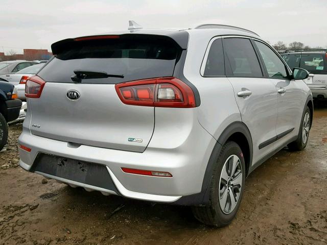 KNDCB3LC7H5104546 - 2017 KIA NIRO FE SILVER photo 4