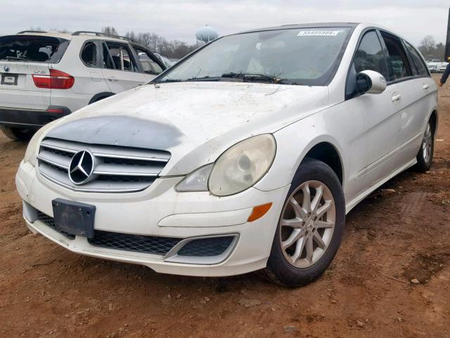 4JGCB65E96A035052 - 2006 MERCEDES-BENZ R 350 WHITE photo 2