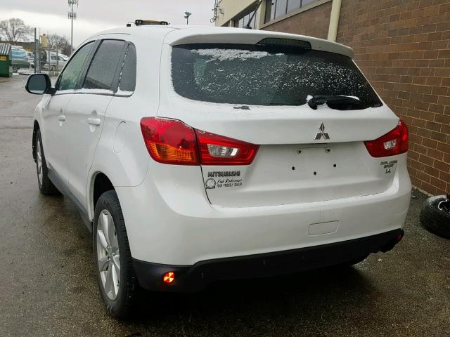 4A4AR3AW5FE028427 - 2015 MITSUBISHI OUTLANDER WHITE photo 3