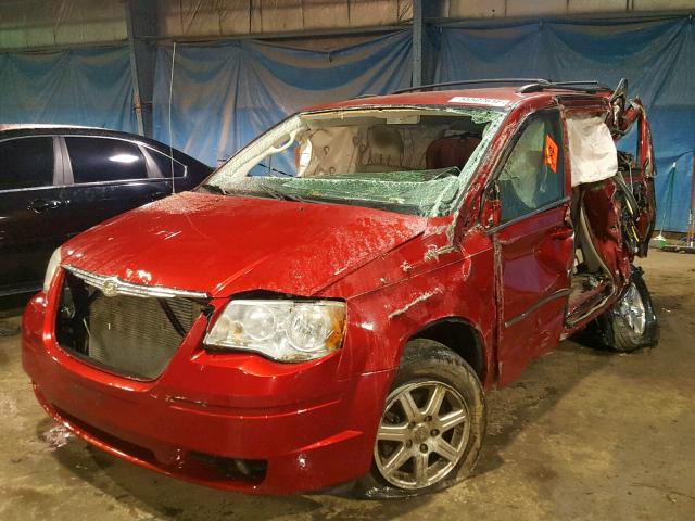 2A8HR54179R627329 - 2009 CHRYSLER TOWN & COU RED photo 2