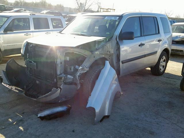 5FNYF3H21BB043615 - 2011 HONDA PILOT LX SILVER photo 2