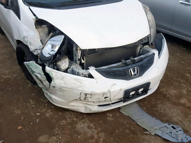 JHMGE8H24AS018980 - 2010 HONDA FIT WHITE photo 9