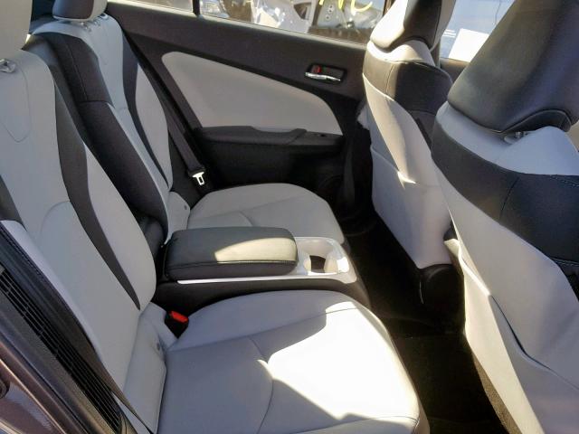 JTDKARFP2H3036717 - 2017 TOYOTA PRIUS PRIM 灰色 照片 6