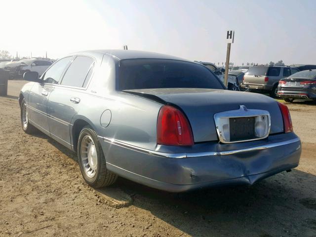 1LNHM81W6XY716790 - 1999 LINCOLN TOWN CAR E BLUE photo 3