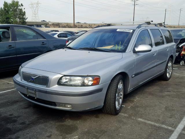 YV1SW53D921191945 - 2002 VOLVO V70 T5 TUR SILVER photo 2