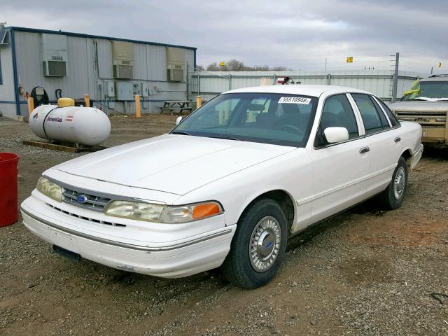 2FALP71W8VX224331 - 1997 FORD CROWN VICT WHITE photo 2