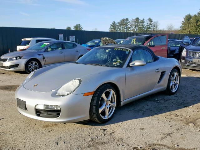 WP0CA29805U710112 - 2005 PORSCHE BOXSTER SILVER photo 2