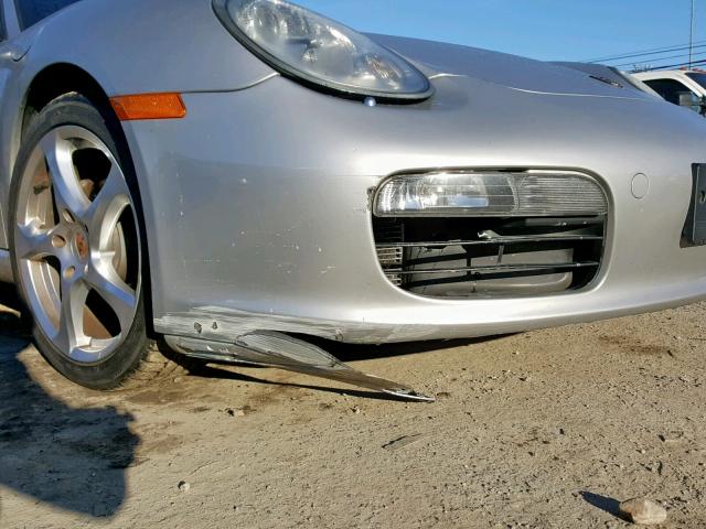 WP0CA29805U710112 - 2005 PORSCHE BOXSTER SILVER photo 9