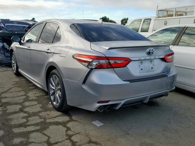 4T1B21HK1JU002019 - 2018 TOYOTA CAMRY HYBR SILVER photo 3