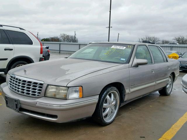 1G6KD54Y3VU250104 - 1997 CADILLAC DEVILLE TAN photo 2