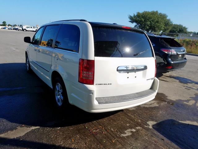 2A4RR5D17AR492265 - 2010 CHRYSLER TOWN & COU WHITE photo 3