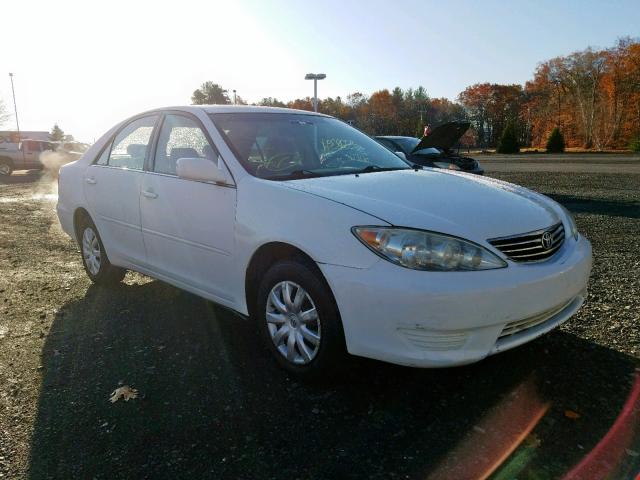 4T1BE32K45U030592 - 2005 TOYOTA CAMRY LE WHITE photo 1