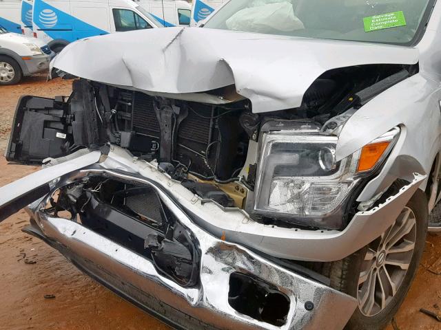 1N6AA1E68HN548084 - 2017 NISSAN TITAN SV SILVER photo 9