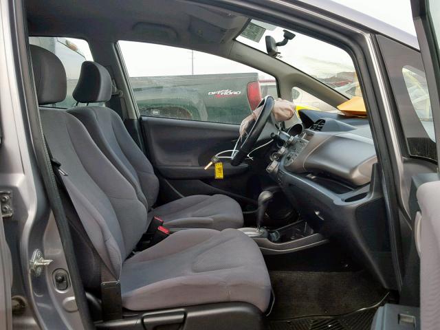 JHMGE88289S048785 - 2009 HONDA FIT GRAY photo 5