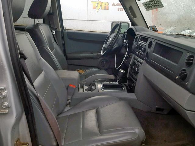 1J8HG48K27C537384 - 2007 JEEP COMMANDER GRAY photo 5