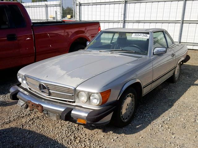 WDBBA48D26A054438 - 1986 MERCEDES-BENZ 560 SL SILVER photo 2