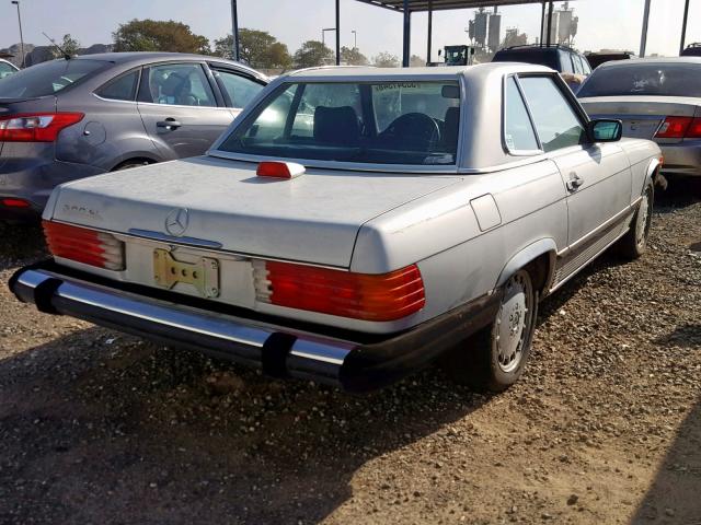 WDBBA48D26A054438 - 1986 MERCEDES-BENZ 560 SL SILVER photo 4