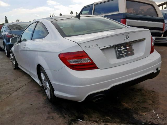 WDDGJ4HB2EG294093 - 2014 MERCEDES-BENZ C 250 WHITE photo 3