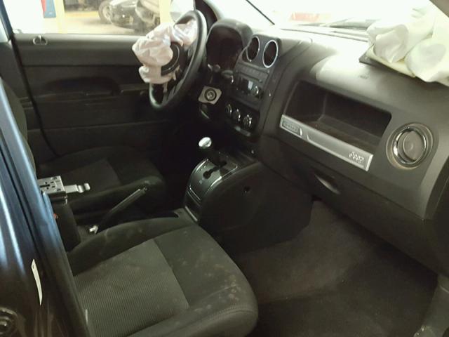 1C4NJDBB2ED788952 - 2014 JEEP COMPASS SP ნაცრისფერი ფოტო 5