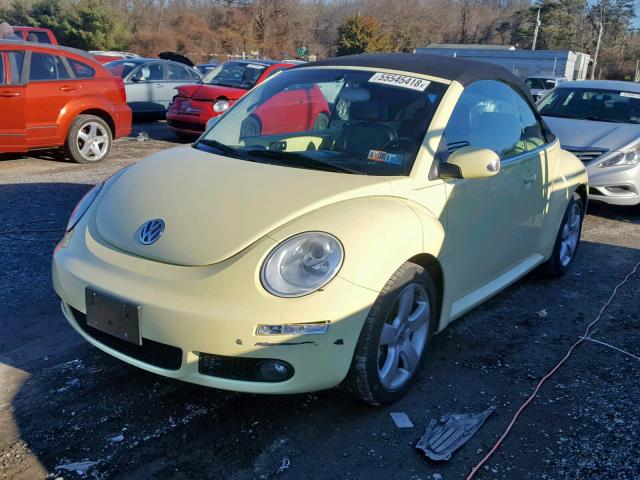 3VWSF31Y16M310187 - 2006 VOLKSWAGEN NEW BEETLE YELLOW photo 2