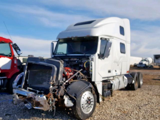 4V4LC9TK76N423325 - 2006 VOLVO VT 880 WHITE photo 9