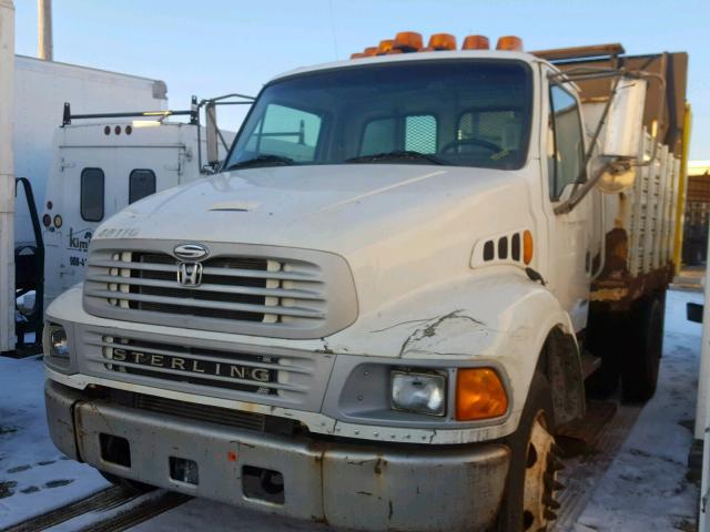 2FZAAHAK02AK61784 - 2002 STERLING TRUCK M 6500 WHITE photo 2