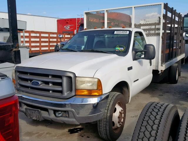 1FDAF56F2XED52632 - 1999 FORD F550 SUPER WHITE photo 2