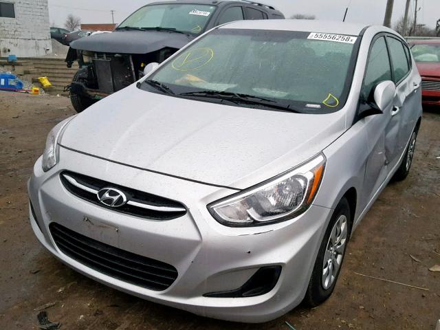 KMHCT5AE1HU321380 - 2017 HYUNDAI ACCENT SE SILVER photo 2