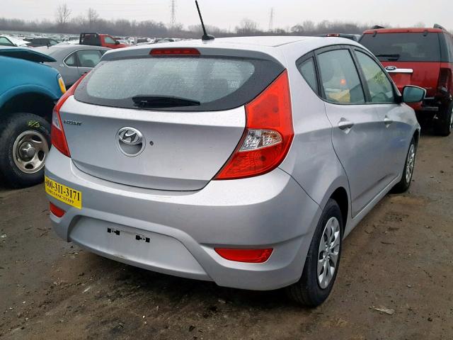 KMHCT5AE1HU321380 - 2017 HYUNDAI ACCENT SE SILVER photo 4