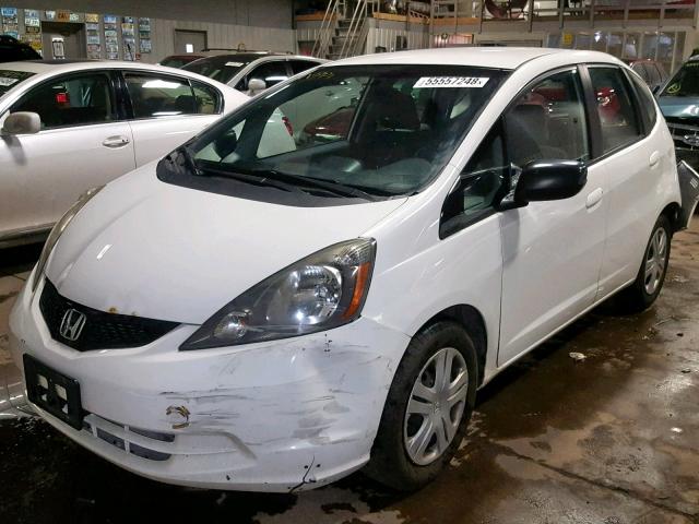 JHMGE8H30BS005864 - 2011 HONDA FIT WHITE photo 2