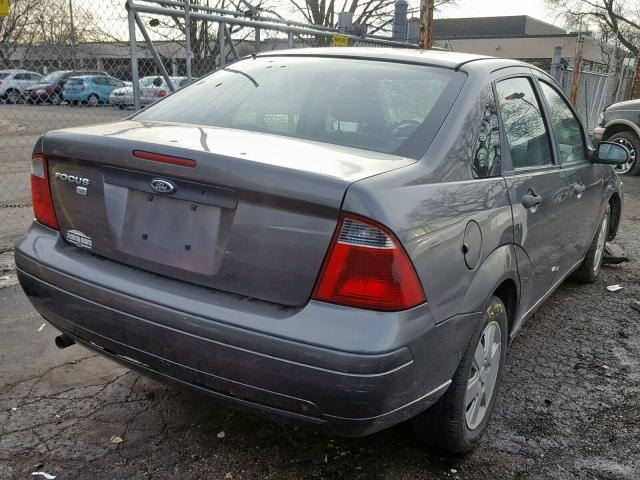 1FAHP34N77W334691 - 2007 FORD FOCUS ZX4 GRAY photo 4