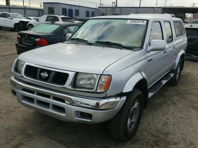 1N6ED27T7YC396196 - 2000 NISSAN FRONTIER C SILVER photo 2