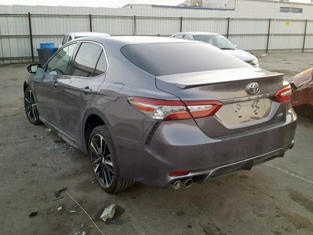 4T1B61HK2JU144433 - 2018 TOYOTA CAMRY XSE GRAY photo 3