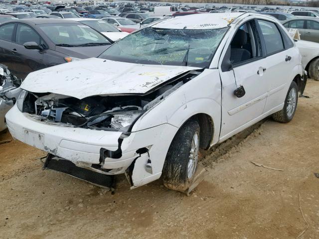 1FAFP34N17W302312 - 2007 FORD FOCUS ZX4 WHITE photo 2