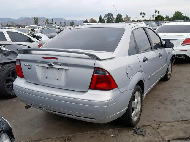 1FAFP34N57W353537 - 2007 FORD FOCUS ZX4 SILVER photo 4