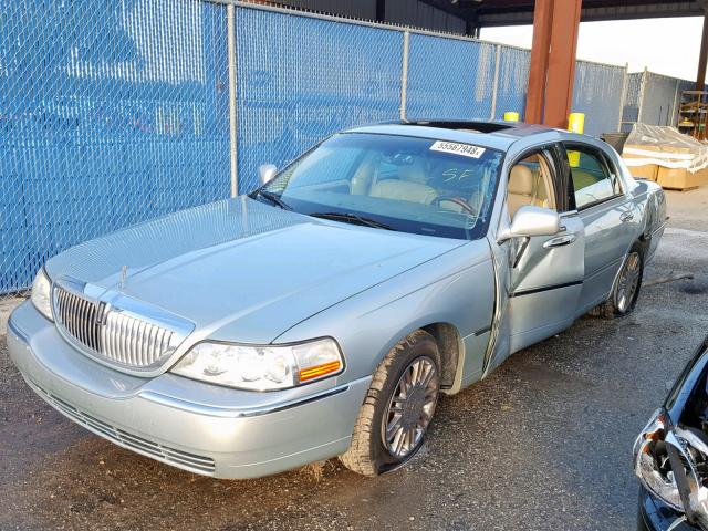 1LNHM82W27Y618516 - 2007 LINCOLN TOWN CAR S SILVER photo 2