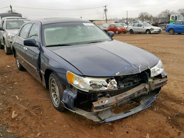 1LNHM82W32Y670892 - 2002 LINCOLN TOWN CAR S BLUE photo 1