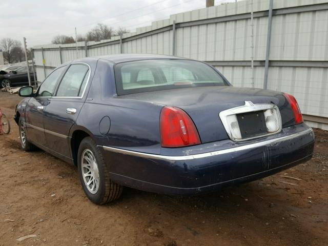 1LNHM82W32Y670892 - 2002 LINCOLN TOWN CAR S BLUE photo 3