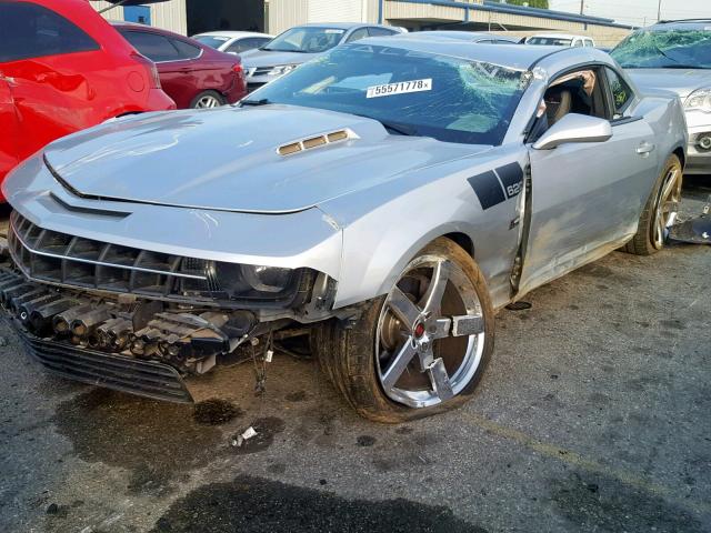 2G1FK1EJ4D9112574 - 2013 CHEVROLET CAMARO 2SS SILVER photo 2