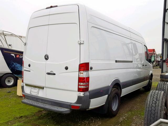 WD3PF4CC7A5433842 - 2010 MERCEDES-BENZ SPRINTER 3 WHITE photo 4