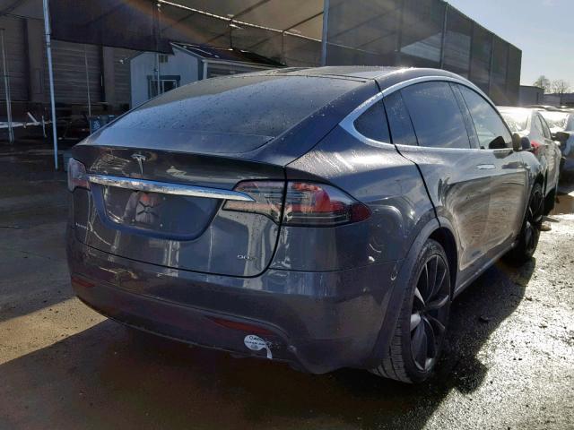 5YJXCAE21GF002602 - 2016 TESLA MODEL X GRAY photo 4