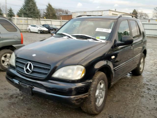 4JGAB54E9YA160882 - 2000 MERCEDES-BENZ ML 320 BLACK photo 2