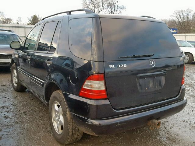 4JGAB54E9YA160882 - 2000 MERCEDES-BENZ ML 320 BLACK photo 3