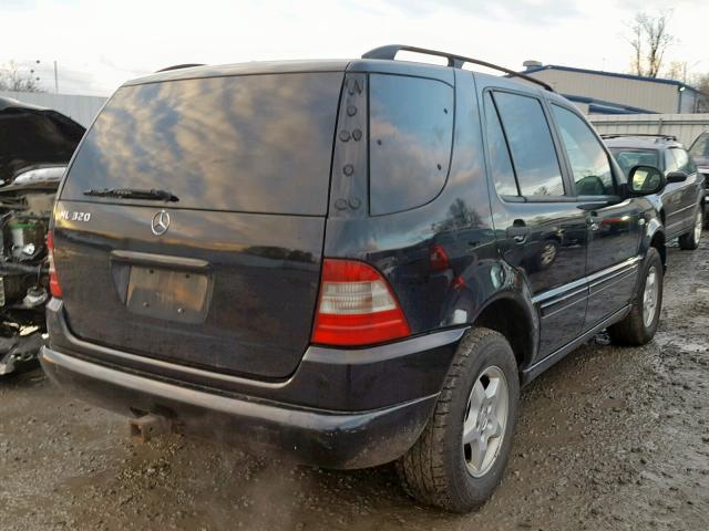 4JGAB54E9YA160882 - 2000 MERCEDES-BENZ ML 320 BLACK photo 4