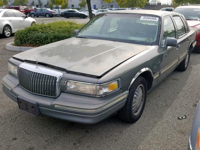 1LNLM82W4VY702750 - 1997 LINCOLN TOWN CAR S GRAY photo 2