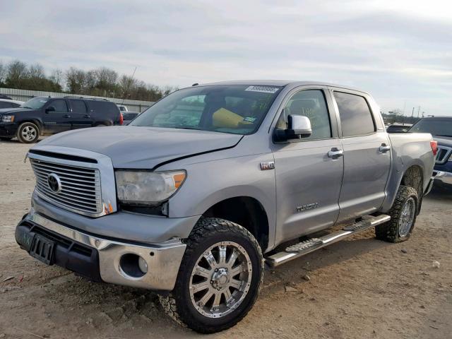 5TFFY5F11CX124872 - 2012 TOYOTA TUNDRA CRE SILVER photo 2