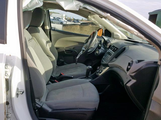 1G1JA5SH4D4111692 - 2013 CHEVROLET SONIC LS WHITE photo 5