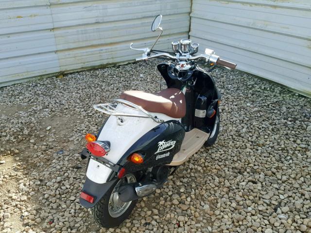 L5YACBPB1K1107403 - 2019 HYOSUNG SCOOTER TWO TONE photo 4